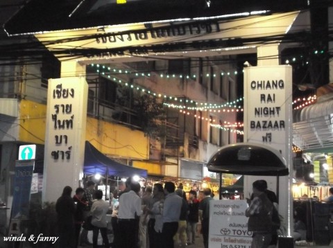 WISATA THAILAND: NIGHT BAZAAR, TEMPAT ASIK BERBURU KULINER DAN SURGANYA BELANJA