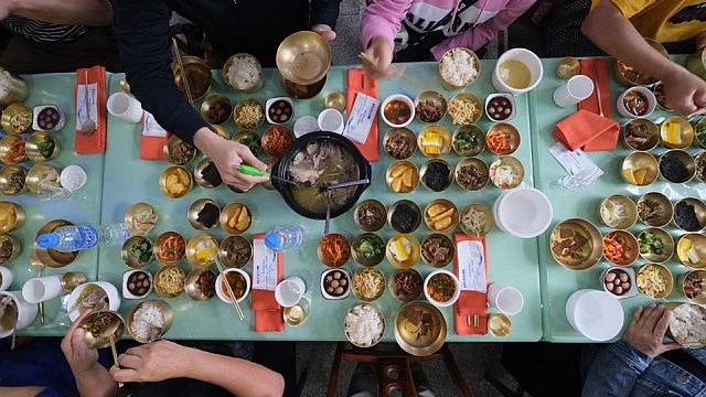 wisata kuliner korea utara, makan apa di korea utara, makanan khas korea utara, samgyetang korea utara, cold noodles