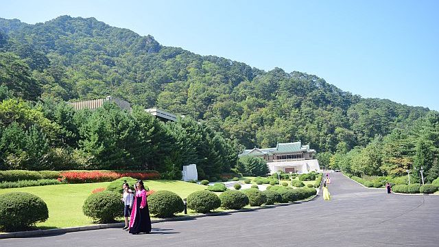 wisata korea utara, international friendship exhibition, museum hadiah dari banyak negara untuk korea utara, presiden kim il sung, pohyon budhis temple