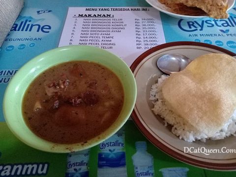 KULINER YOGYAKARTA: MENCOBA BRONGKOS HANDAYANI YANG LEGEND