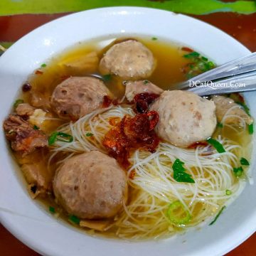 KULINER JAKARTA: BAKSO MAS KUMIS, SATE AYAM CILACAP & MATTEA SOCIAL SPACE