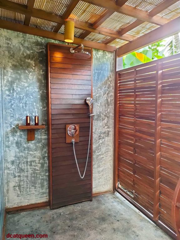 villa di bali dengan kamar mandi semi outdoor
