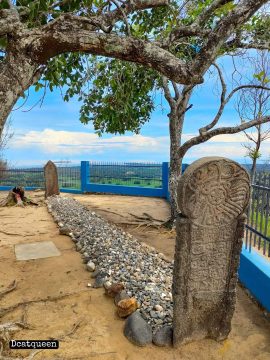 WISATA RELIGI BARUS: NGOS-NGOSAN PARAH DEMI MELIHAT MAKAM ULAMA DI PAPAN TINGGI
