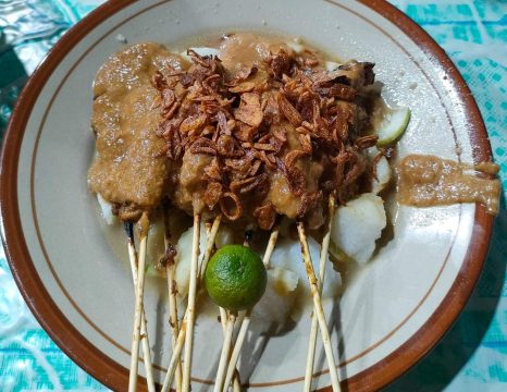KULINER JAKATA:  SATE KUAH PONTIANAK BANG ANEK