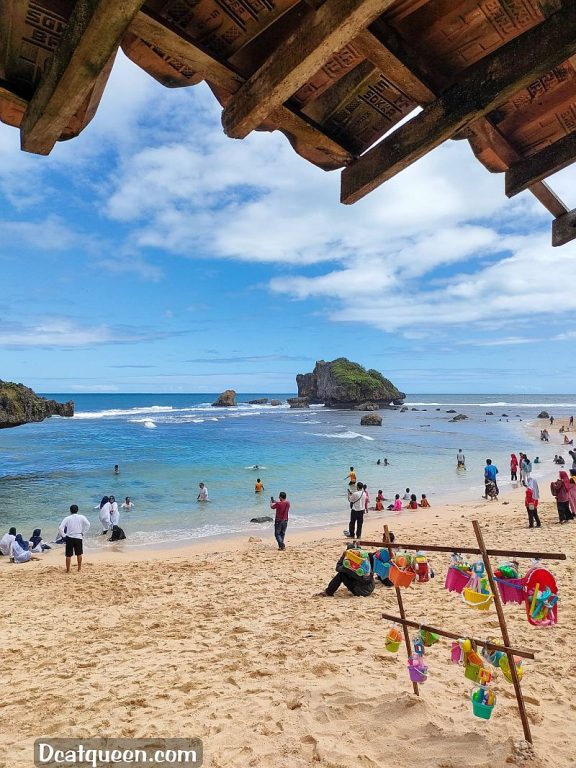 rumah makan menghadap laut di gunung kidul