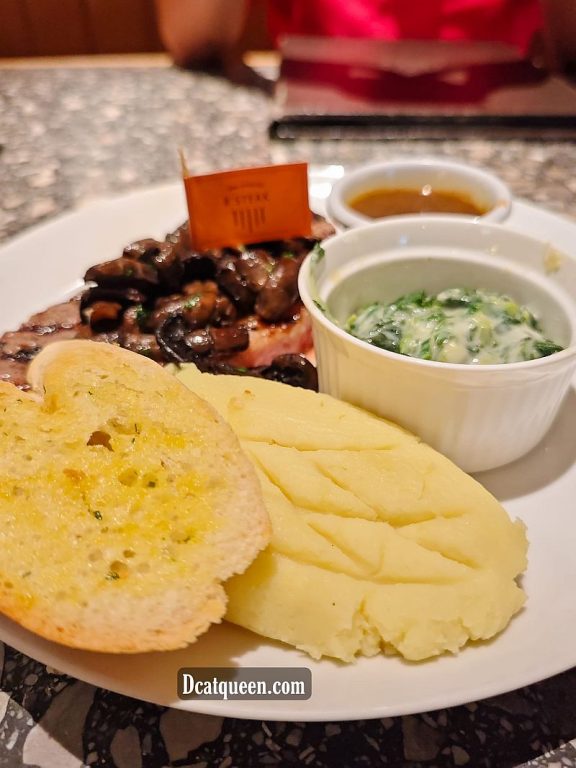 tempat makan keluarga yang enak di kelapa gading