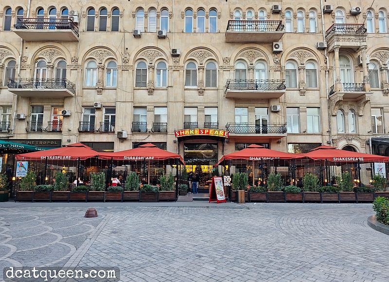 tempat makan di tengah kota baku