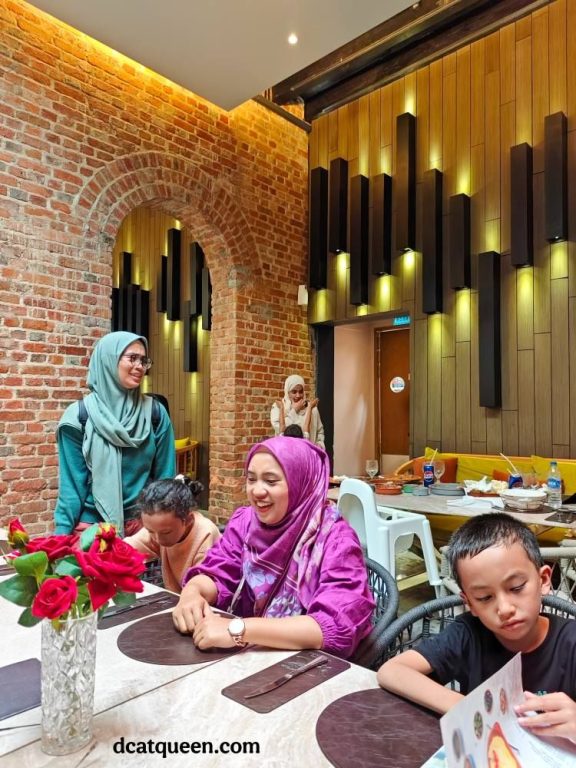 tempat makan enak dan luas di penang