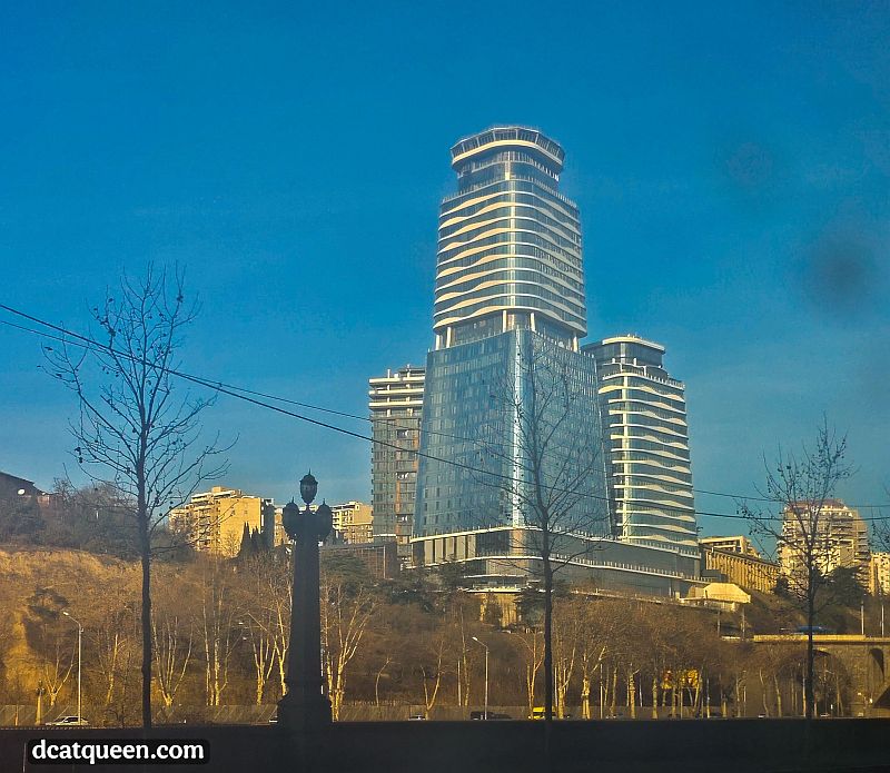 bangunan unik di tbilisi georgia