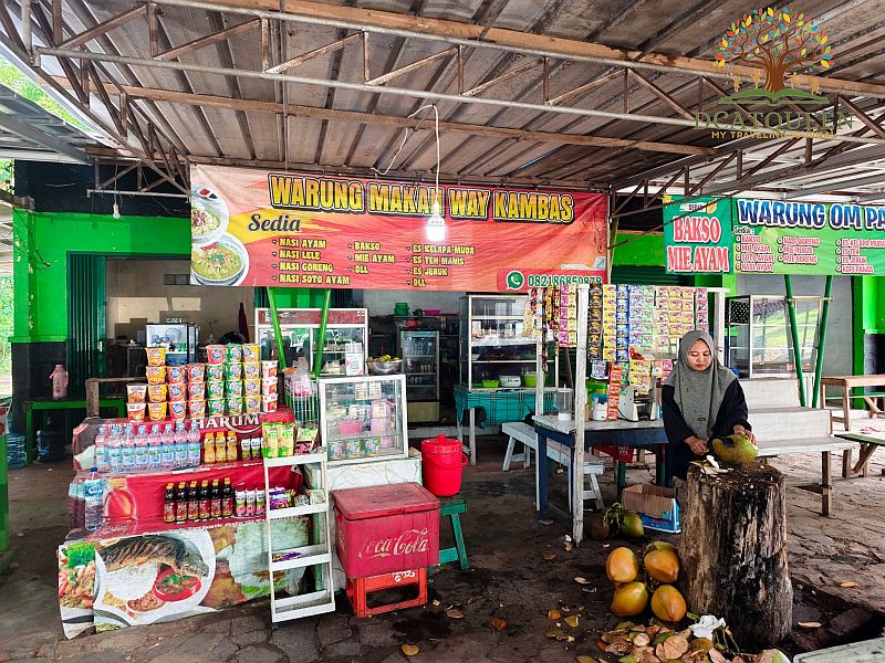 ada tempat makan di way kambas?