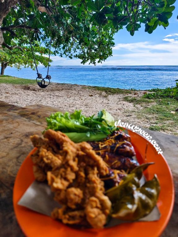 tempat makan seafood yang menghadap laut