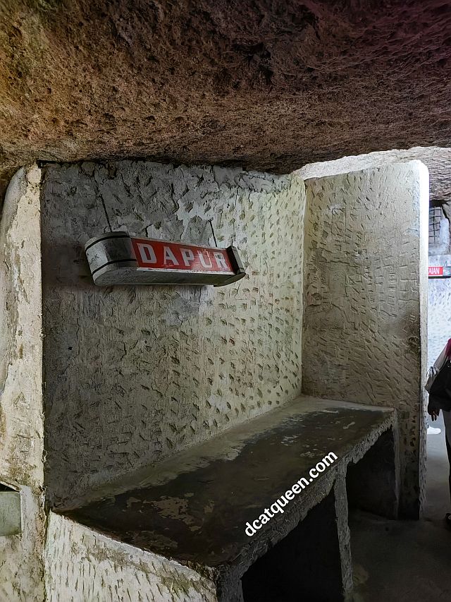 seperti apa bagian dalam lobang jepang