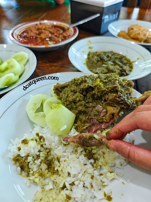tempat makan enak dan wajib coba jika ke bukittinggi