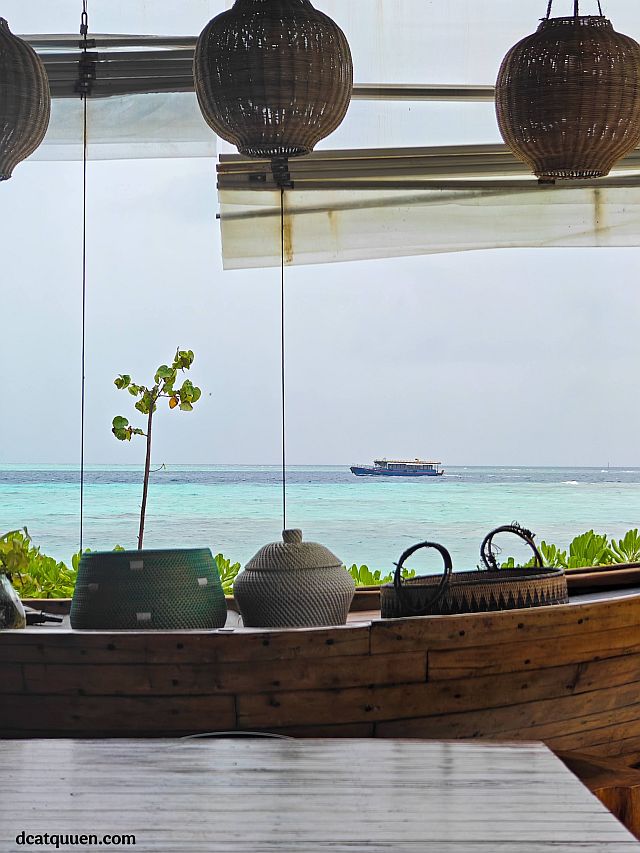 tempat menginap di pulau lokal kecil di maldives