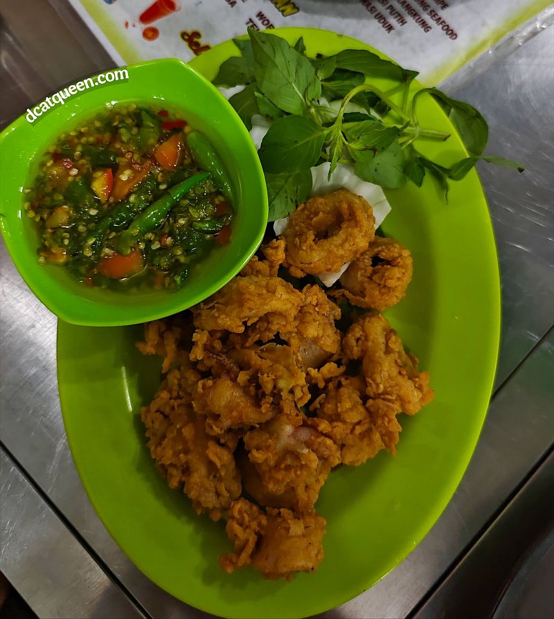 tempat makan enak di medan 