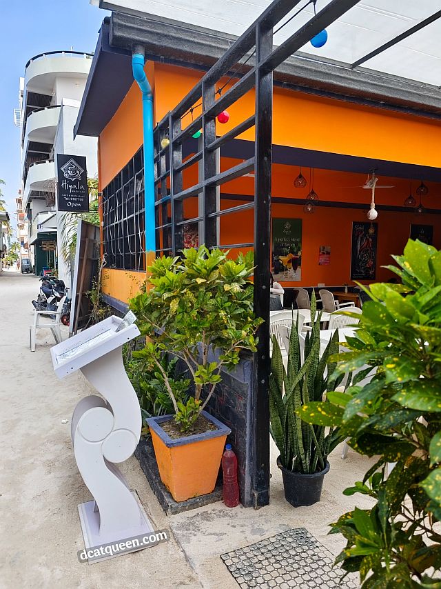 tempat makan enak di maafushi