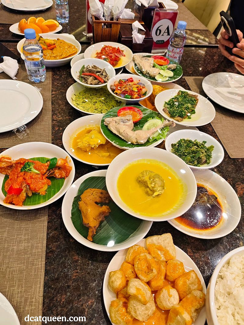 tempat makan enak dekat bandara soekarno hatta