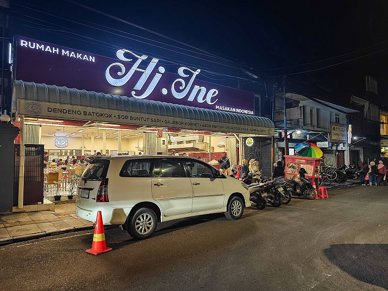 tempat makan enak di bandung dekat braga