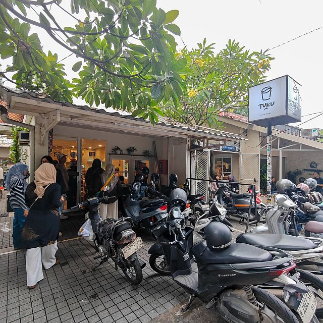 kopi susu gula aren pertama 