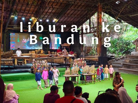 WISATA KOTA KEMBANG: 1 HARI KELILING BANDUNG