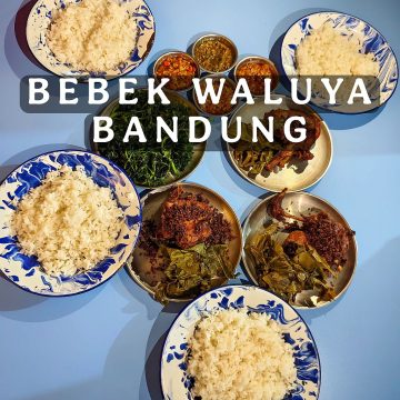 KULINER BANDUNG: MAKAN AYAM KUKUS DI BEBEK WALUYA
