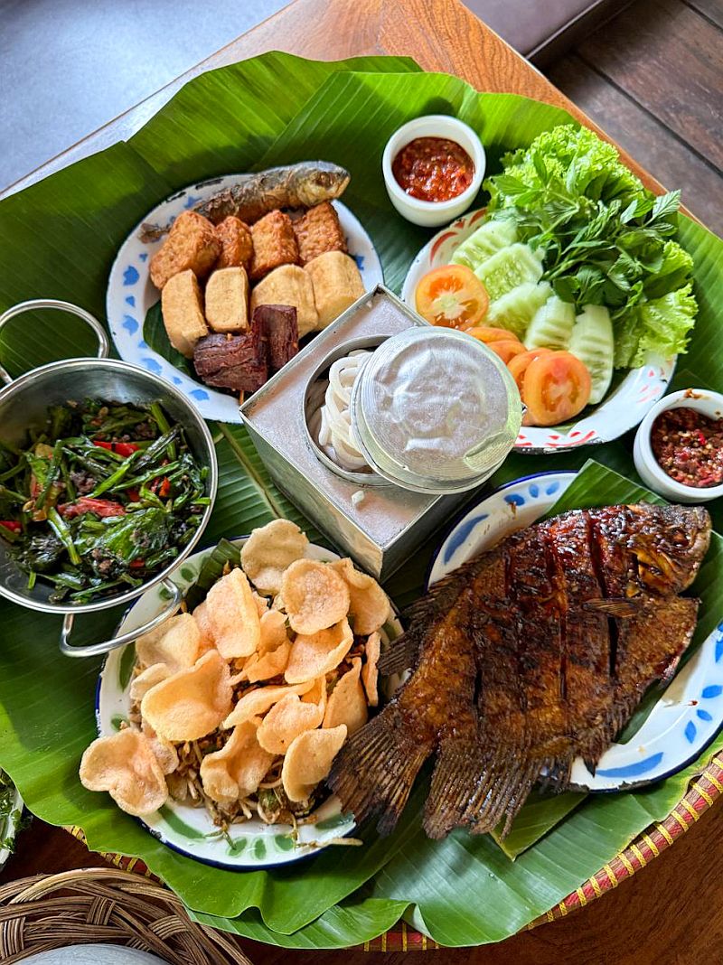 restoran dengan menu khas sunda
