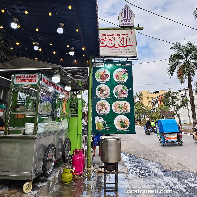 rekomendasi tempat makan halal di medan