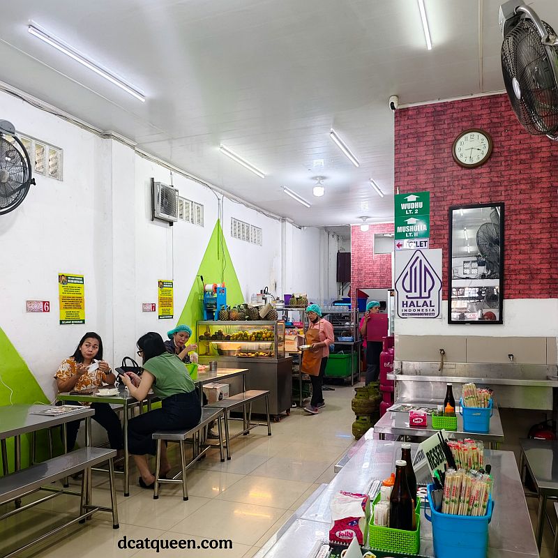 tempat makan enak dan halal di medan 