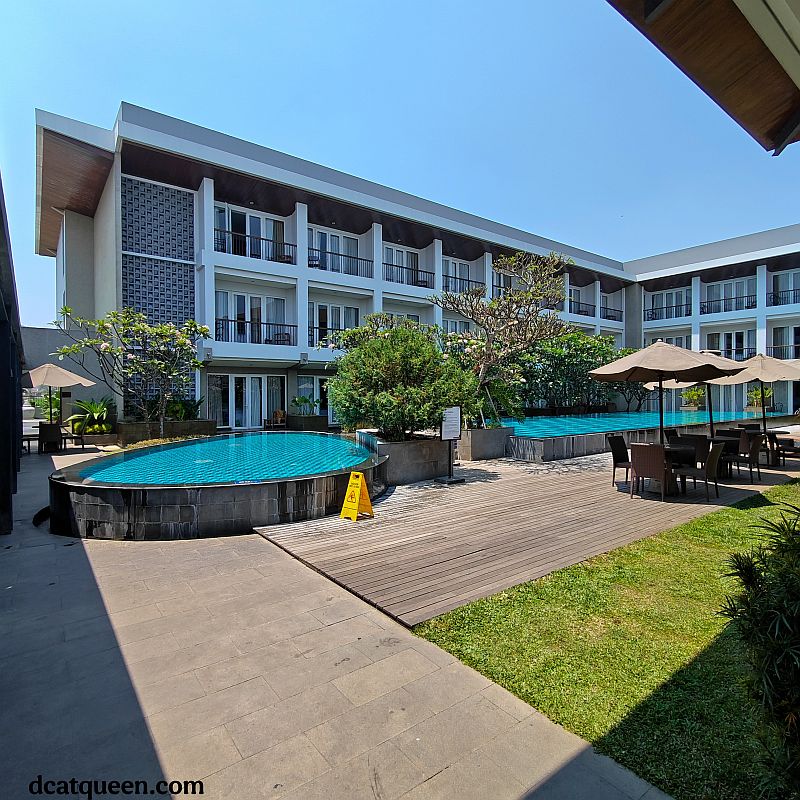 hotel dengan kolam renang di garut