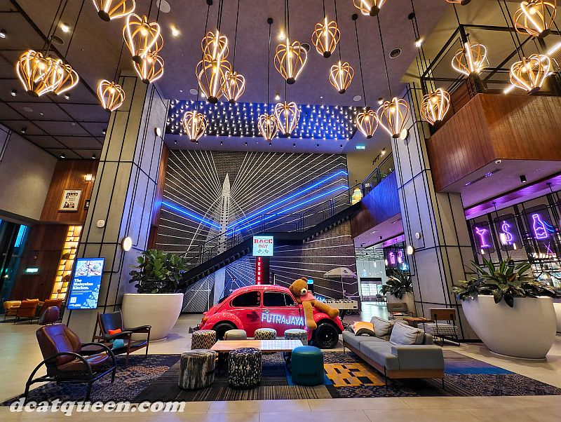 hotel yang dekorasinya menarik di putrajaya